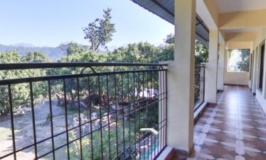 Family Room with Garden/forest/ mountain  view